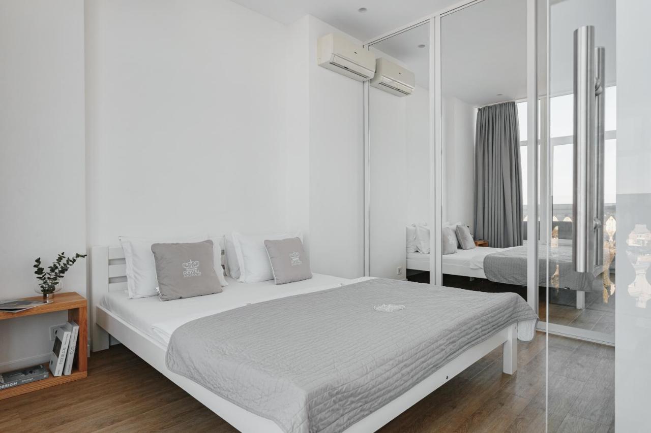 Royal Sky Apartments Odessa Buitenkant foto